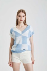 Light mature style loose knit top
