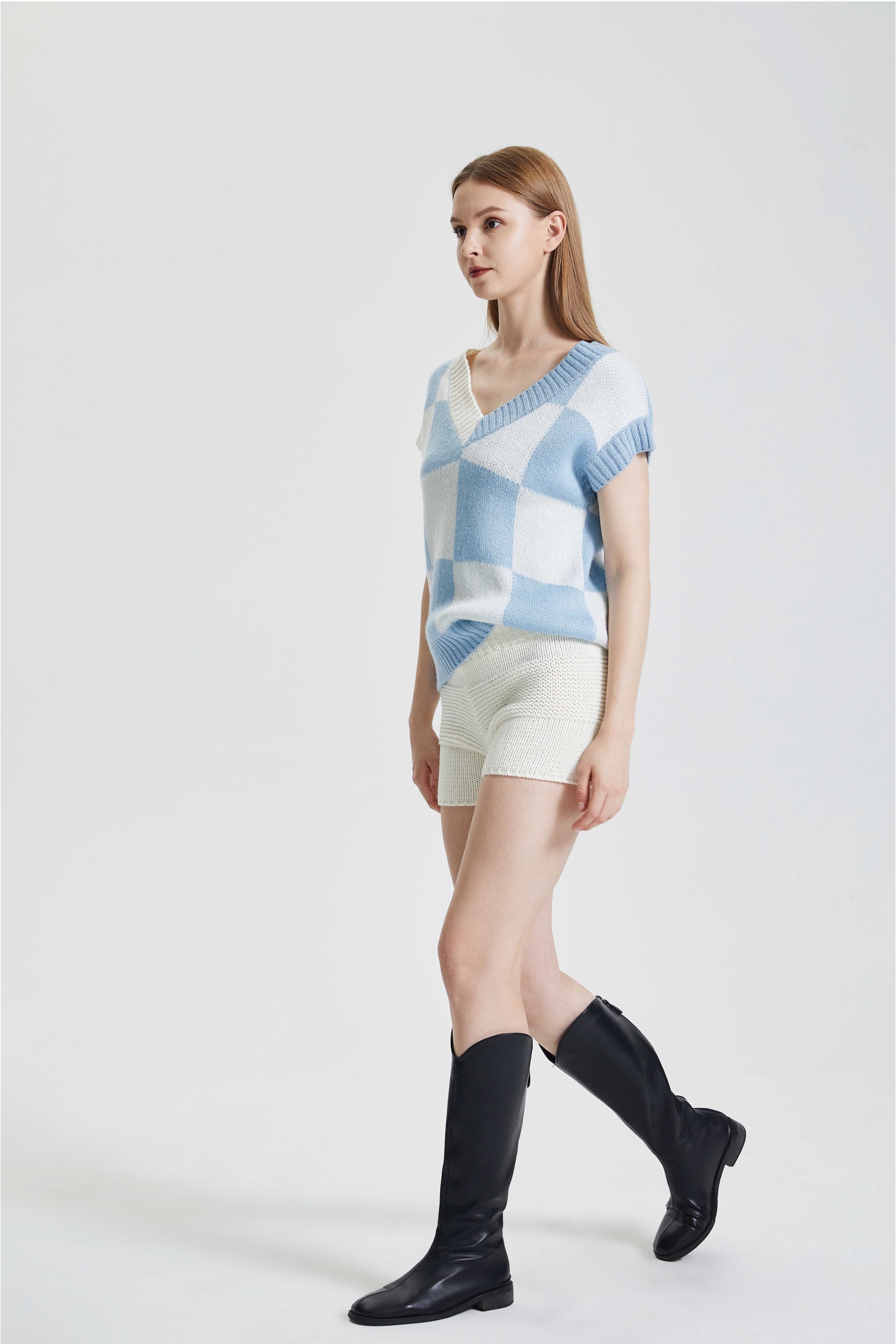 Light mature style loose knit top