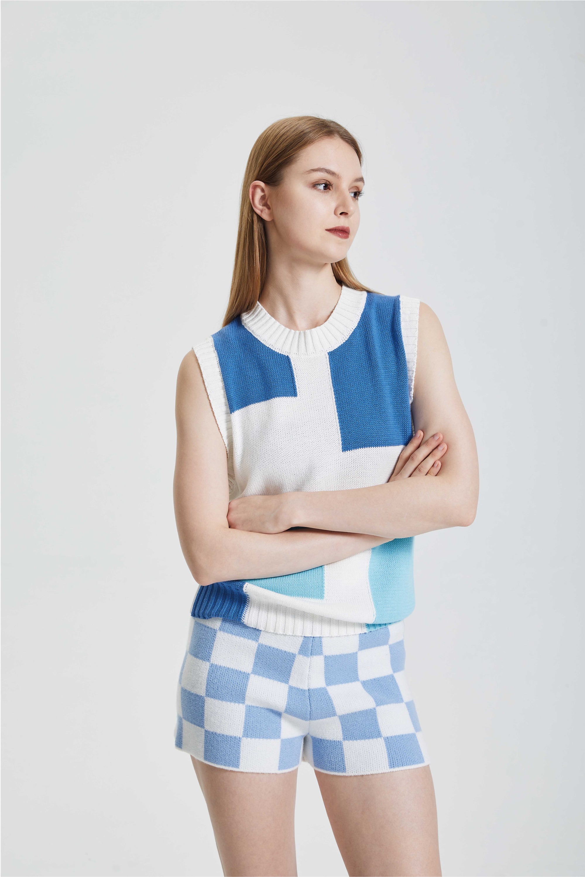 Light mature style loose knit top
