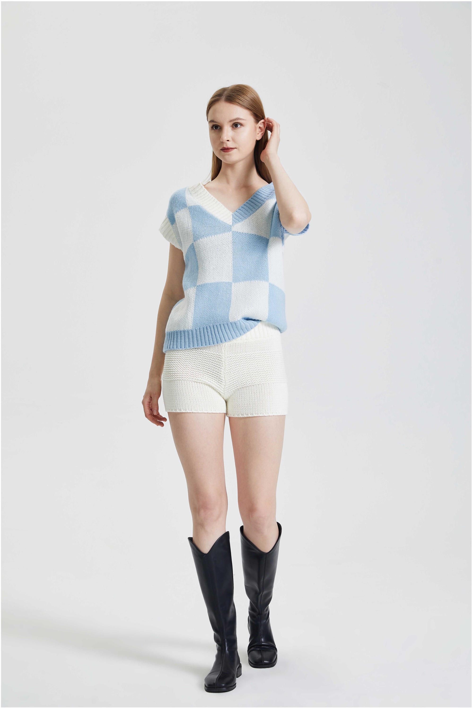 Light mature style loose knit top