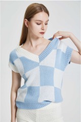 Light mature style loose knit top