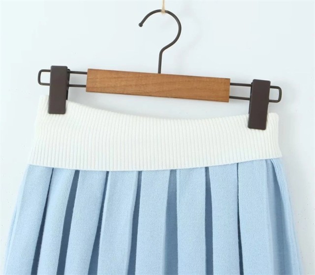 Contrast Knit Short Skirt
