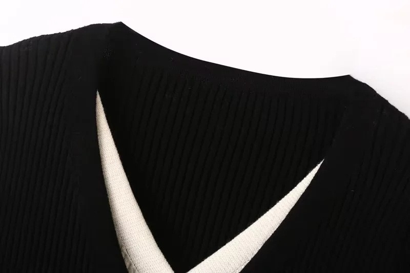 V-neck Knit Top