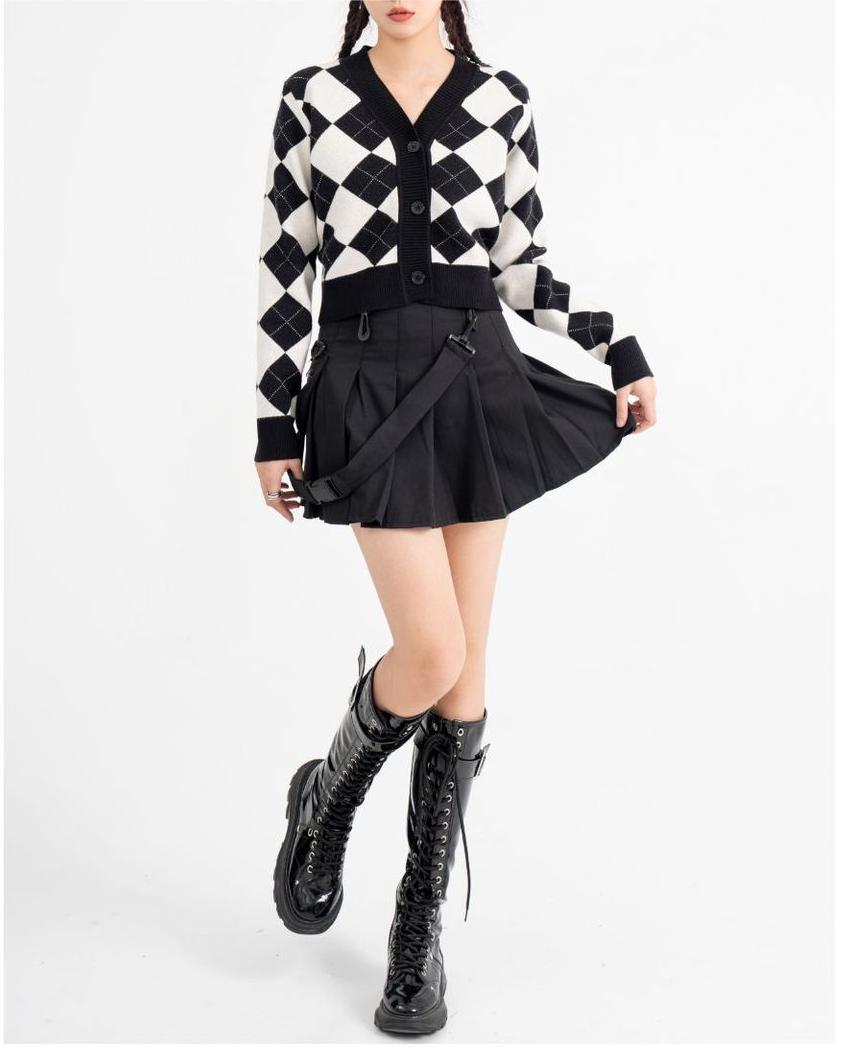 Short knit sweater lady