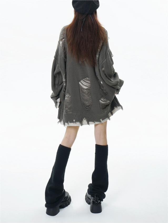 Slouchy sweater with long sleeves