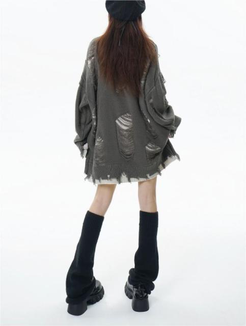 Slouchy sweater with long sleeves