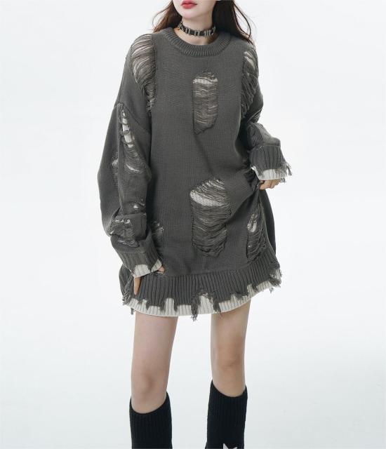 Slouchy sweater with long sleeves