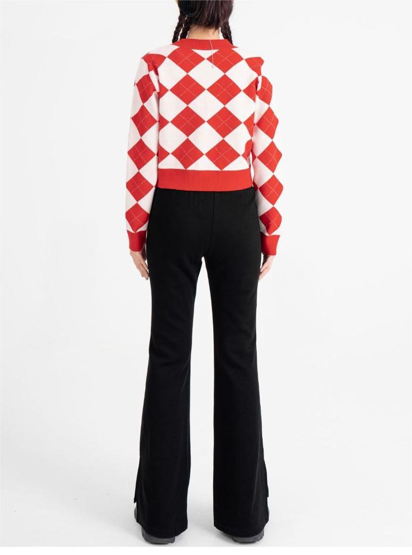 Short knit sweater lady