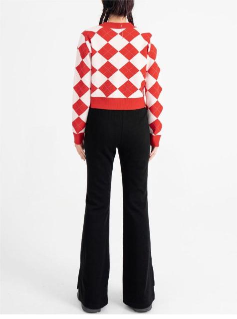 Short knit sweater lady