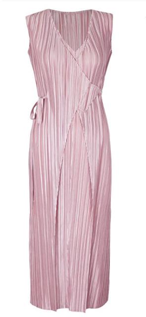 Loose pleated light dress