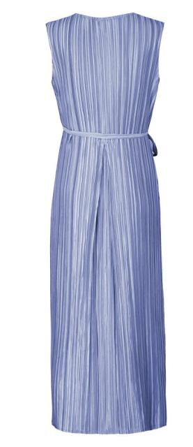 Loose pleated light dress