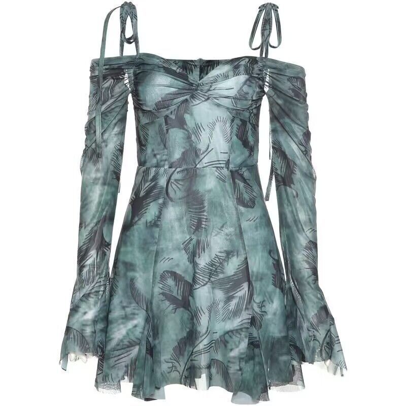 One-line shoulder dress with flared sleeves