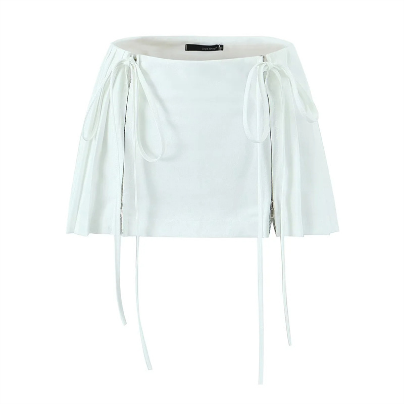 High-waisted pleated skirt