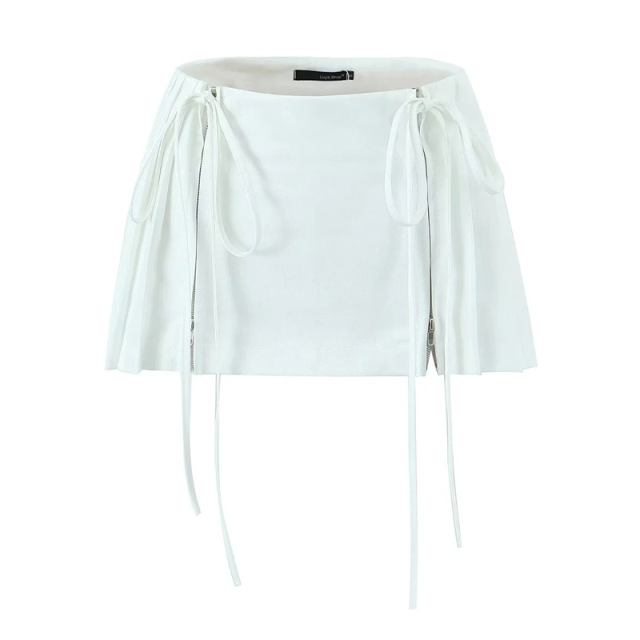 High-waisted pleated skirt