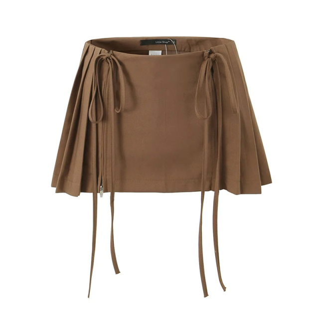 High-waisted pleated skirt