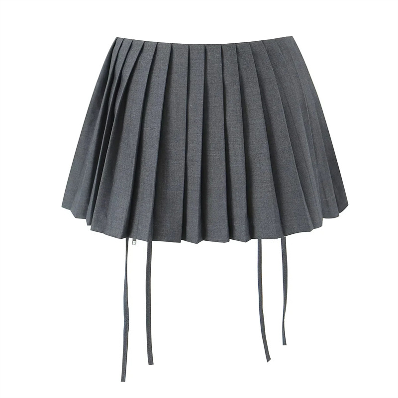 High-waisted pleated skirt