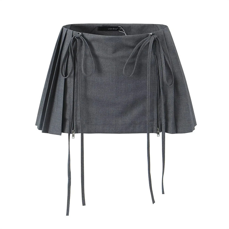 High-waisted pleated skirt