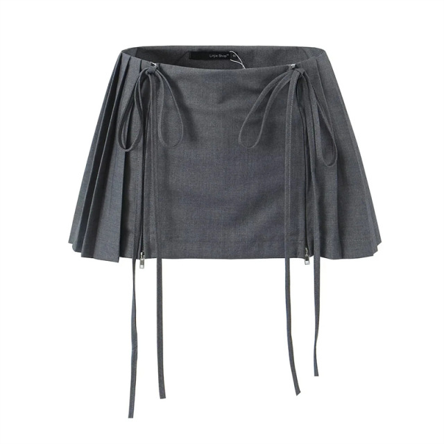 High-waisted pleated skirt