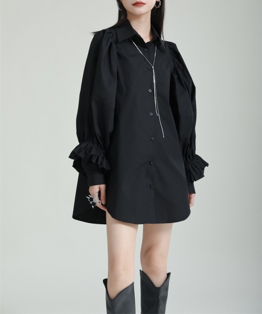 Lantern shaped long sleeved shirt for women