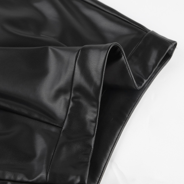 Split buttocks skirt leather skirt
