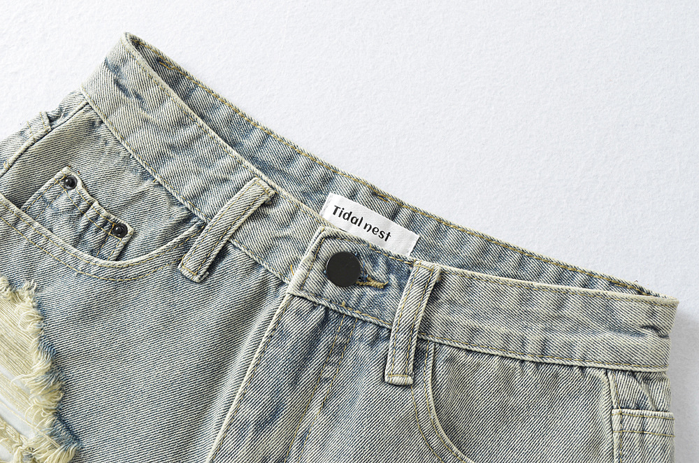 Women's burred and perforated denim shorts