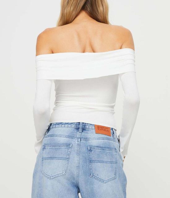 One line neckline split top knit sweater