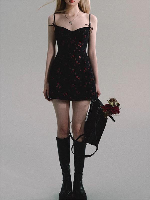Suspender dress short skirt for women