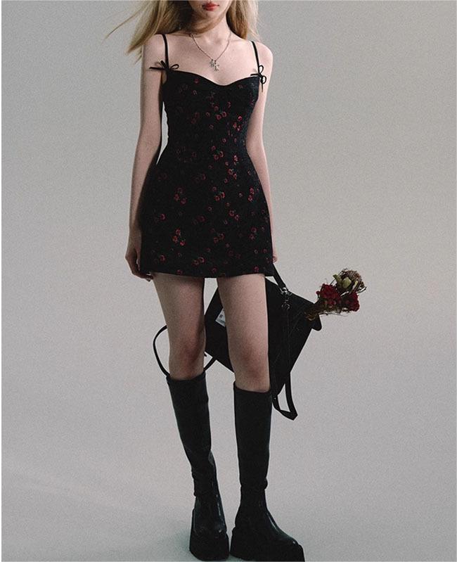 Suspender dress short skirt for women