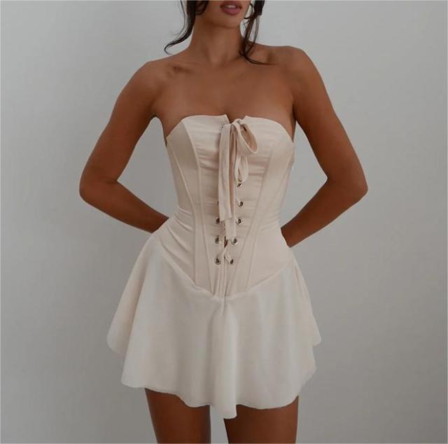 One line neckline strapless lotus leaf short skirt