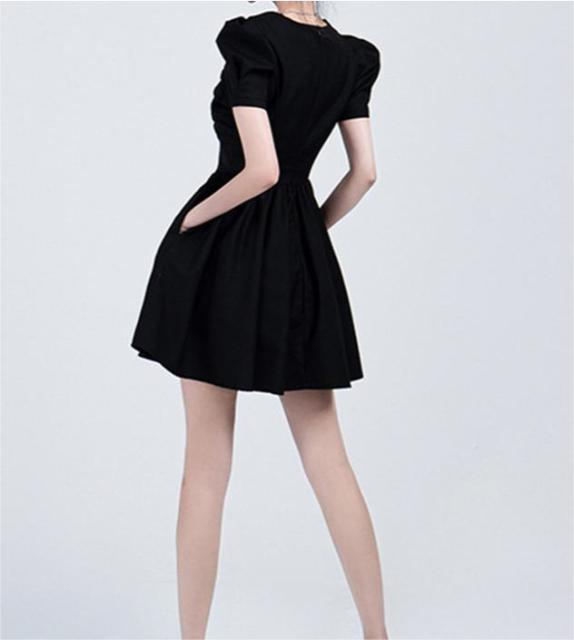 V-neck bubble sleeve black dress