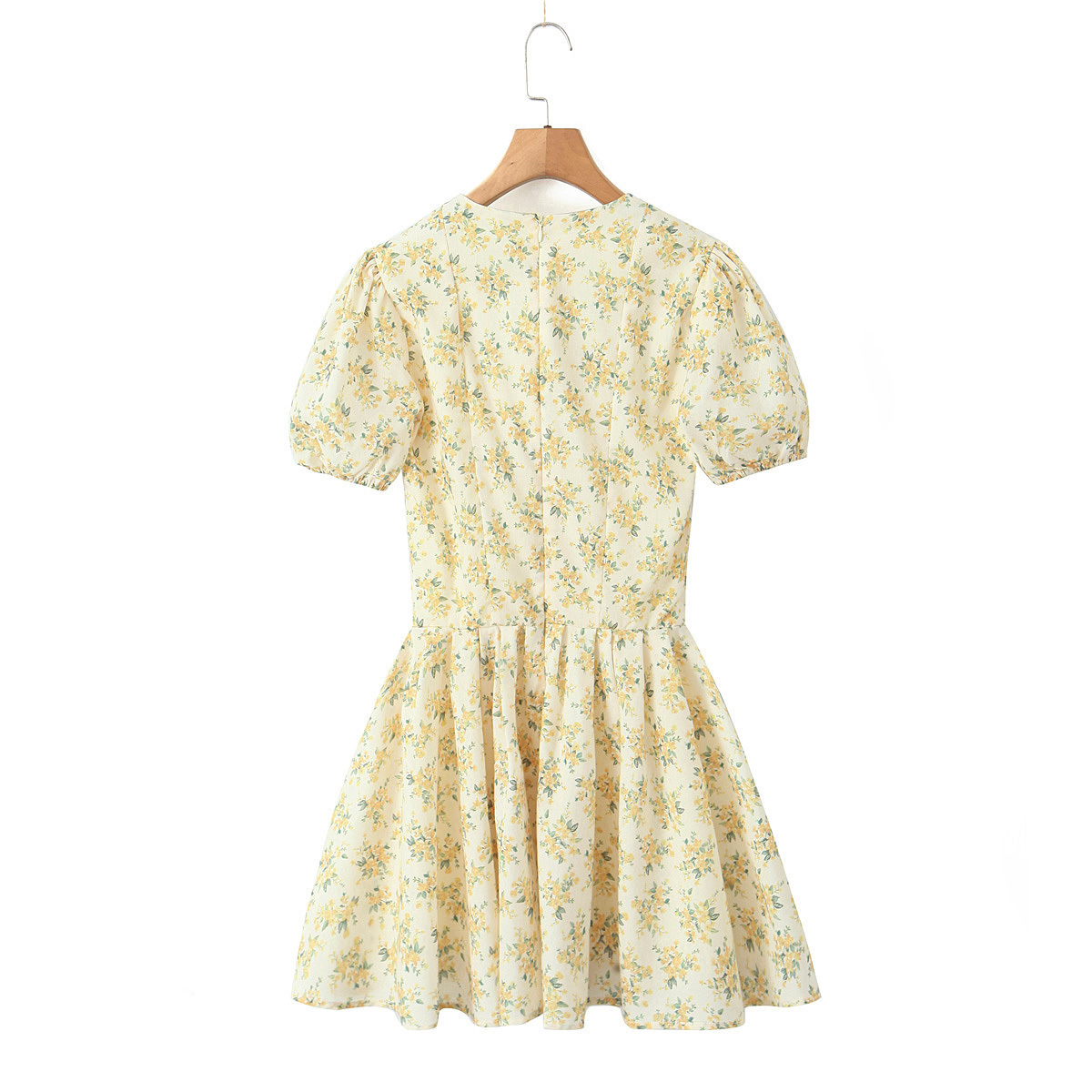 V-neck short sleeved waist cinching dress