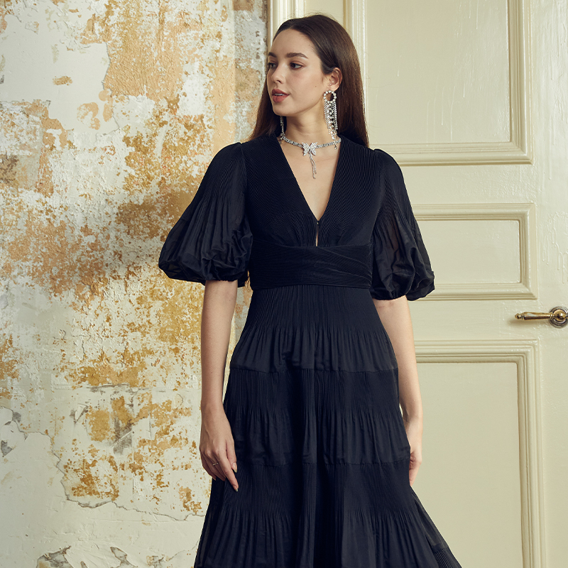 Black V-neck puff sleeve waist long dress