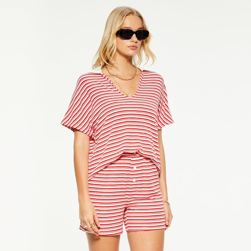 Casual red and white striped v-neck T-shirt