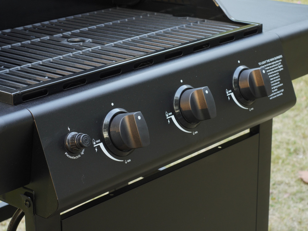 Savor Pro 3-Burner Propane Gas Grill