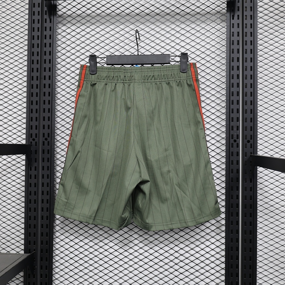 Player 2025-26 shorts Bayern Munchen shorts