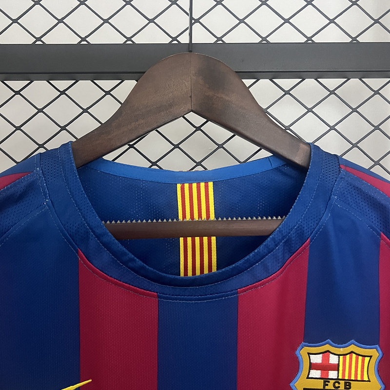 Retro 2005-06 FC Barcelona home Retro XAVI MESSI RONALDINHO Football jersey