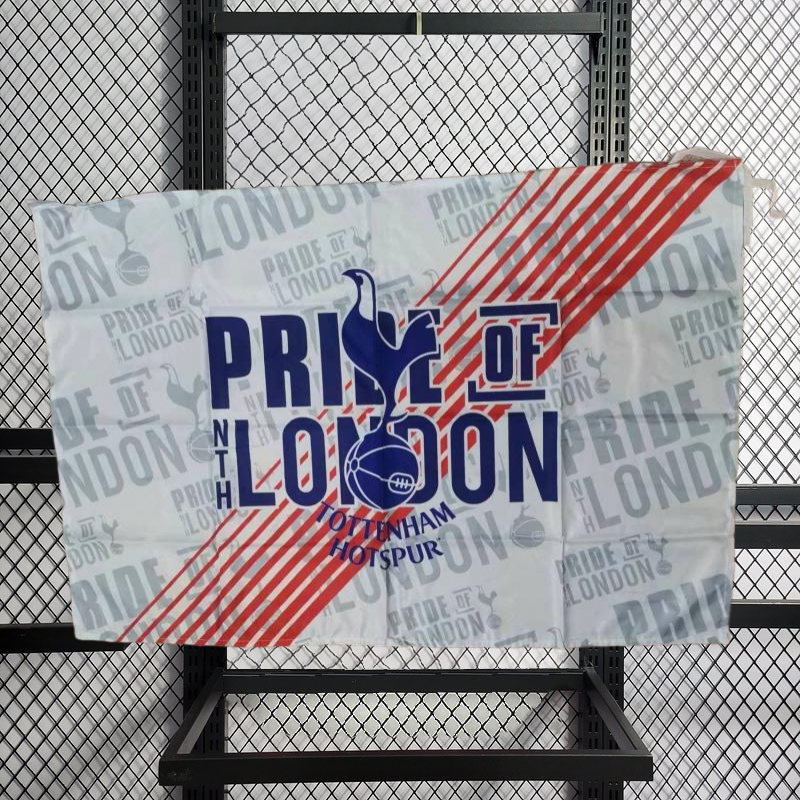 Louishop World Football Club Soccer Team Flag FC Banner for Wall Patio Lawn 60*90 CM Arsenal PSG AC Milan Dortmund Bayern Munchen Real Madrid Juventus Inter Milan Barcelona Liverpool Chelsea Manchester United Tottenham Manchester City Atletico Madrid