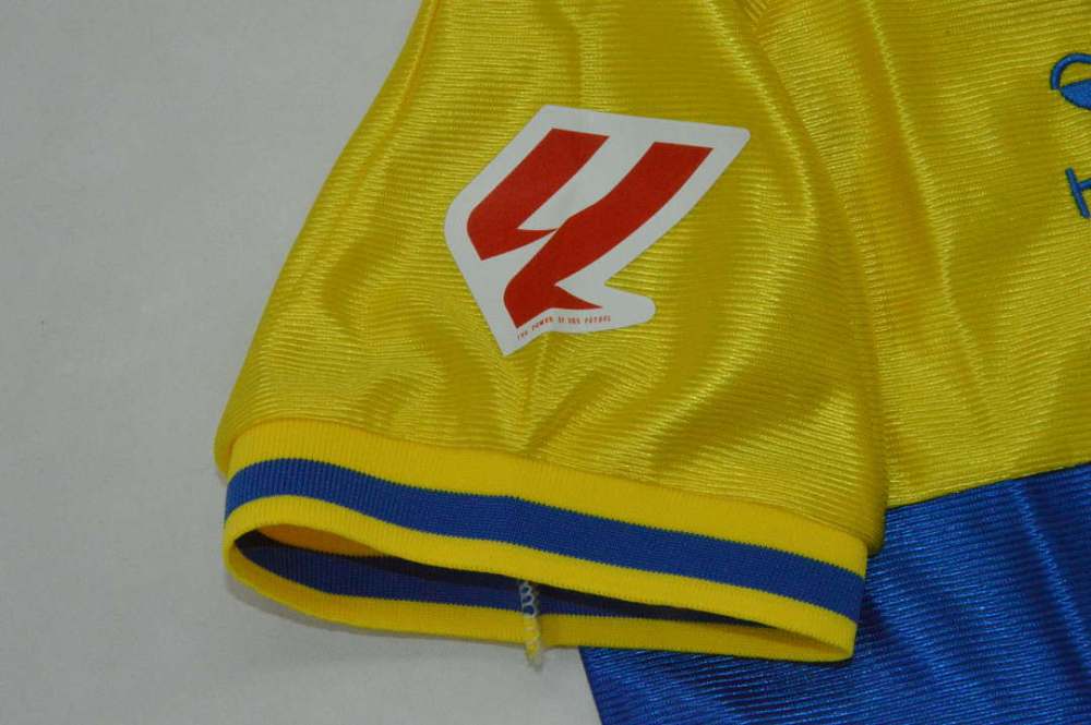 kids kit 26-27 Las Palmas home soccer jersey size 16-28