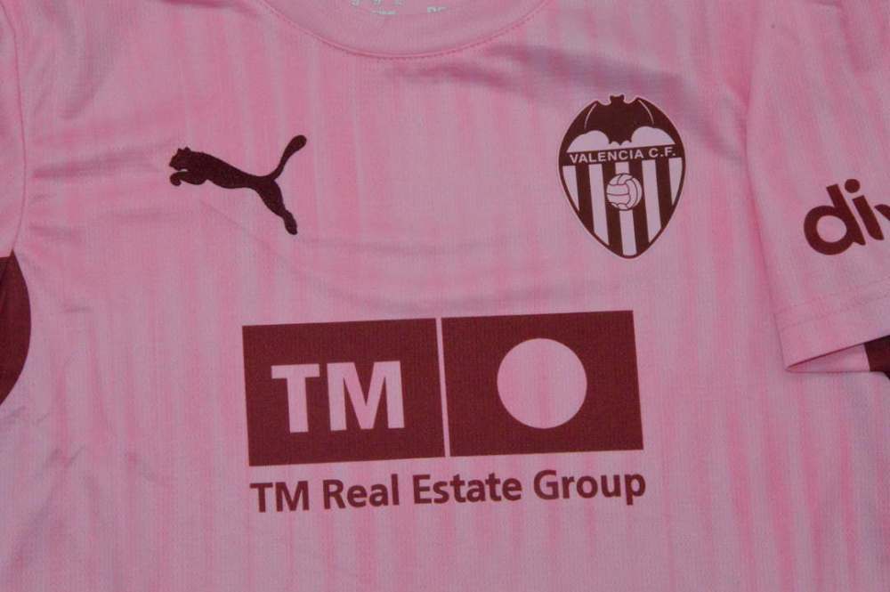 kid kit  2026-27 Valencia  pink third away Football jersey