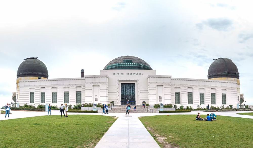 LA02 City of Angels: Architecture, Bookstores & AI Art 1-Day Tour