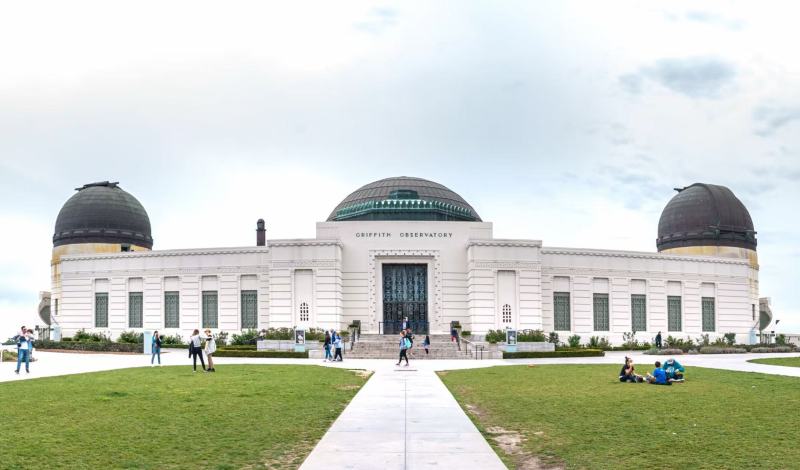 LA02 City of Angels: Architecture, Bookstores & AI Art 1-Day Tour