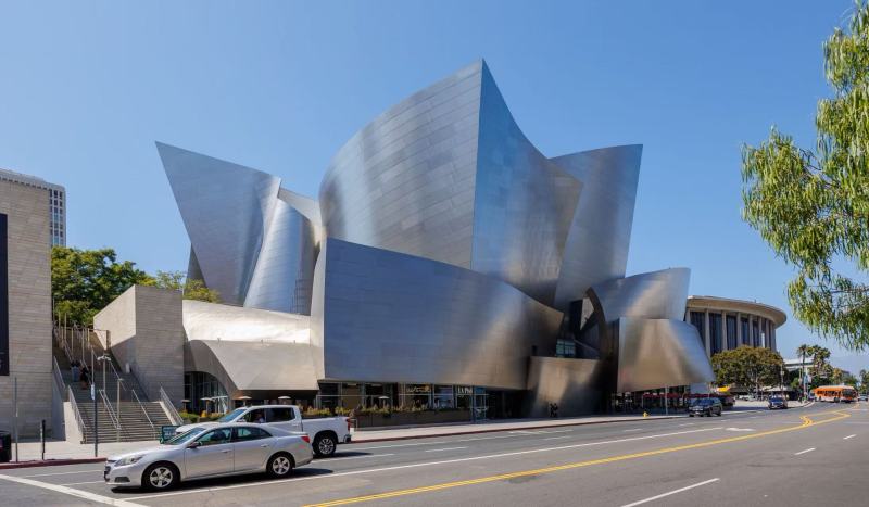 LA02 City of Angels: Architecture, Bookstores & AI Art 1-Day Tour