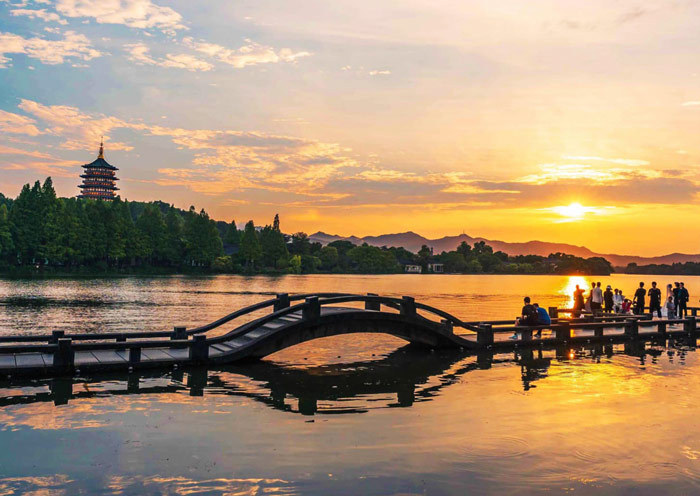 Departing from San Francisco: 12-Day Itinerary Shanghai in, Wuhan out · No-shopping tour · Thursday departures