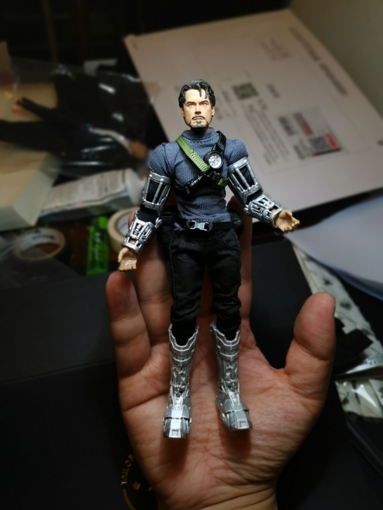 Steel Boy testing Tony 1.0 DIY action figures 1/12