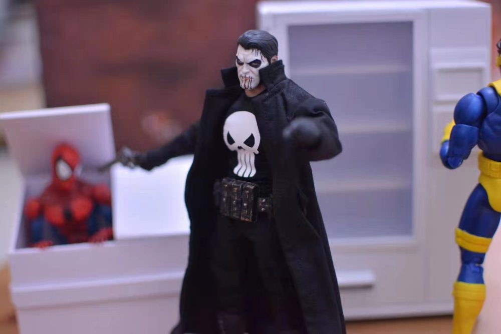 Mezco punisher Black long dust coat 1/12