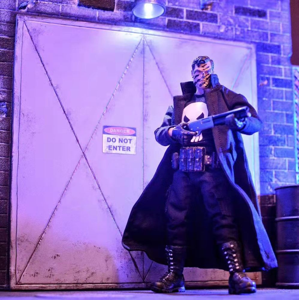 Mezco punisher Black long dust coat 1/12