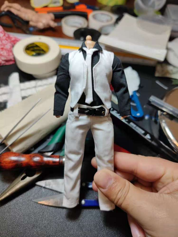 Vtoys zero white Kingpinn suit 1:12