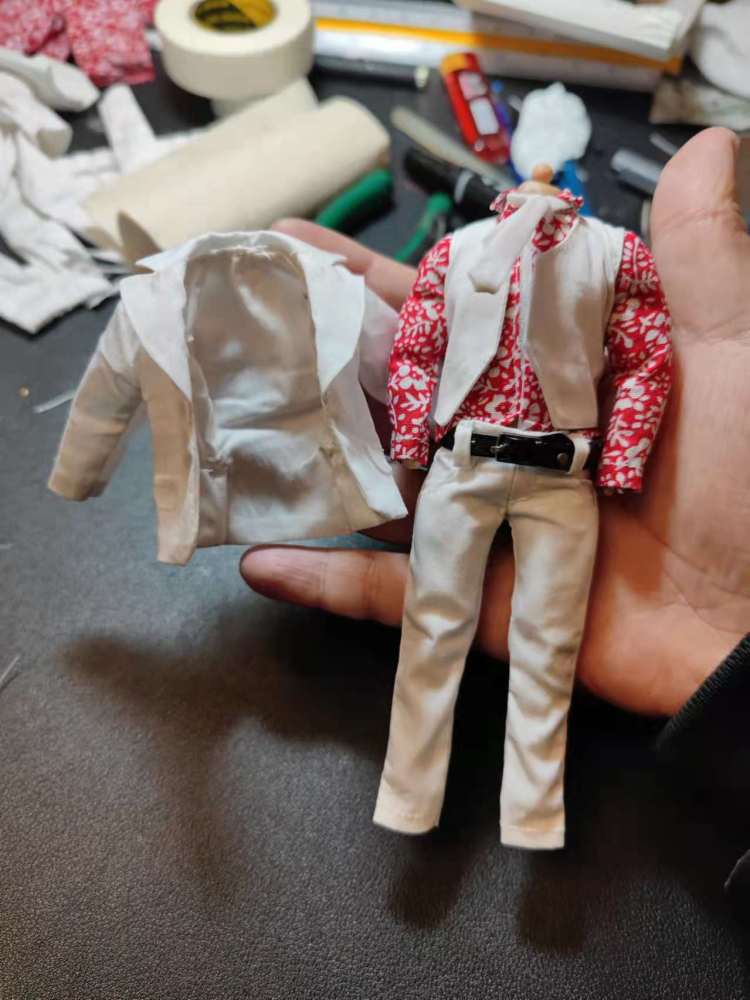 Vtoys zero white Kingpinn suit 1:12