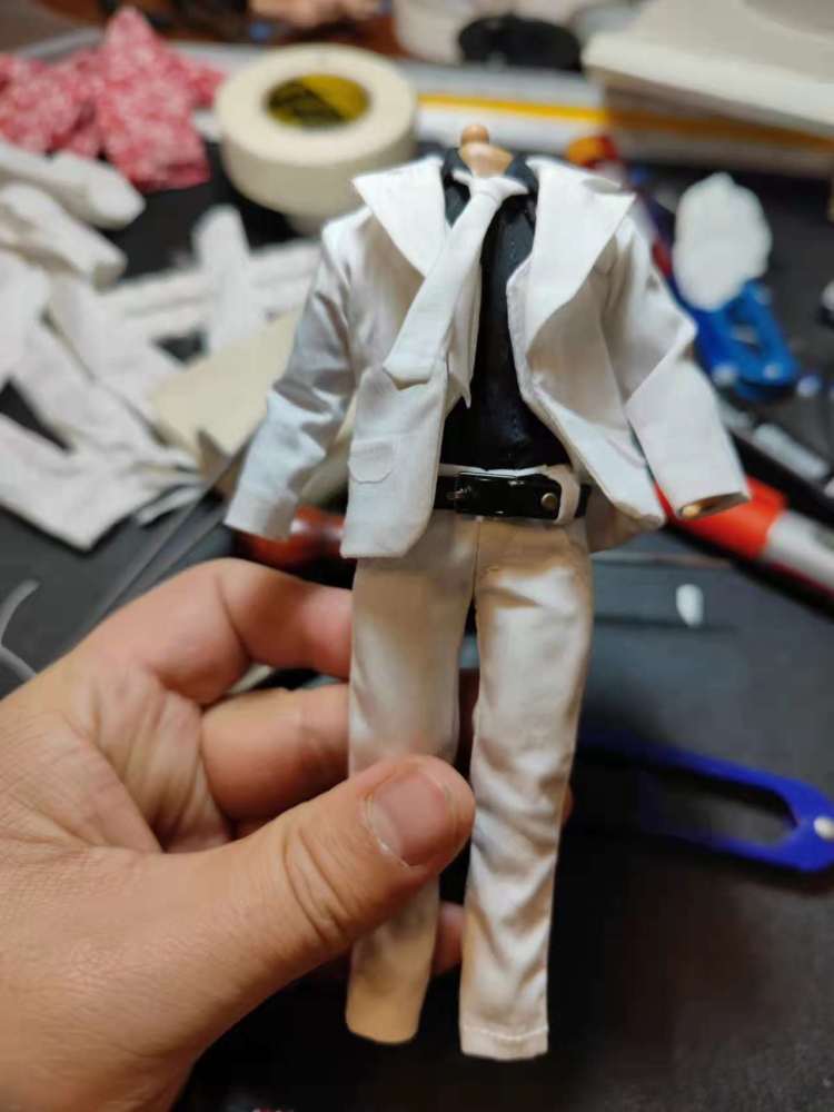 Vtoys zero white Kingpinn suit 1:12