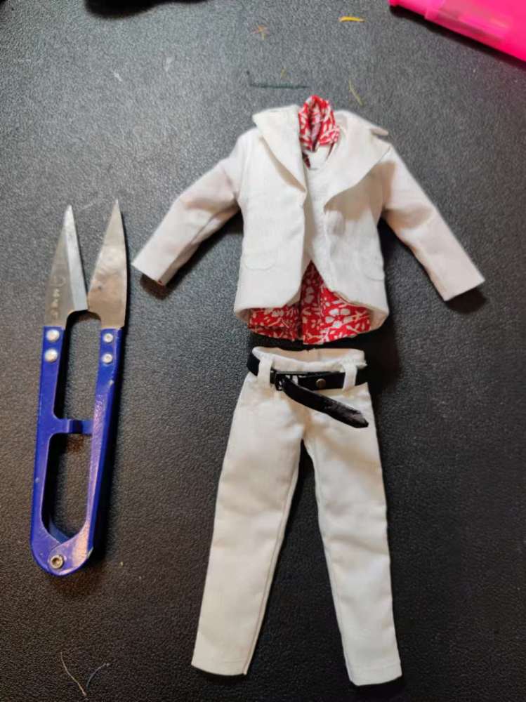 Vtoys zero white Kingpinn suit 1:12